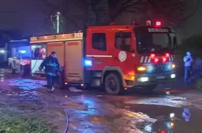 Salieron a apagar el fuego de una Kangoo en Berisso y adentro había algo que no esperaban