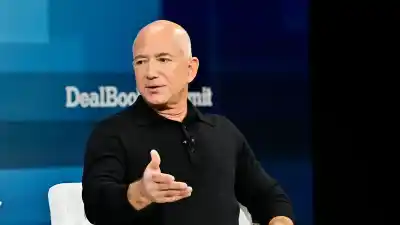 Bezos movió una cifra histórica para su empresa espacial y ahora va por el negocio que Musk domina