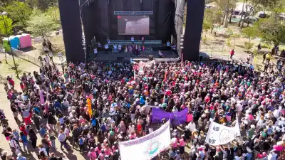 Un colectivo de 49 riocuartenses parte al Encuentro de Mujeres: quedan lugares y hay rifas para bancar el viaje