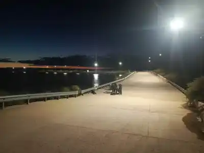 Piscu Yaco cambia las luminarias y el cableado: qué mejora en el dique de Cortaderas