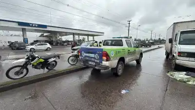 Iba caminando por la vereda de avenida Jujuy cuando un camión la embistió: no sobrevivió