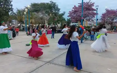 Vuelve el festival que llena la plaza Mauricio Rojas de danza y sabores
