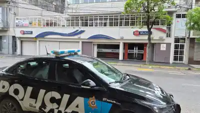 Entraron por el techo a una mutual de Santa Fe y se llevaron la recaudación: hay un dato que complica a la seguridad