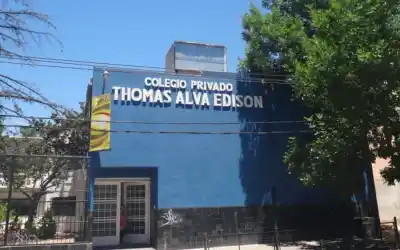 Escándalo en un colegio de Ituzaingó: estudiantes habrían "desnudado" a compañeras con IA y hay denuncias en la Justicia