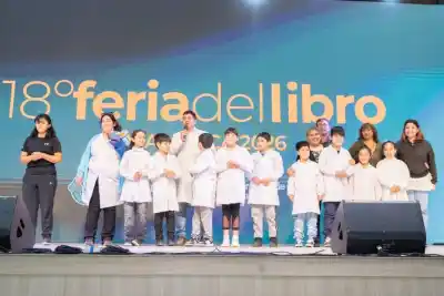 La Feria del Libro se llenó de chicos: el proyecto que nació en un aula de Balcozna de Afuera y sorprendió en el Predio Ferial