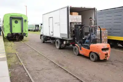 El tren que partió de Viedma con un cargamento clave para los hospitales de la cordillera