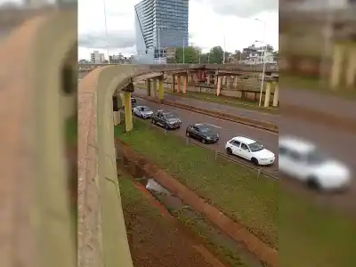 El puente Posadas-Encarnación colapsado: la fila que nadie quiere esperar