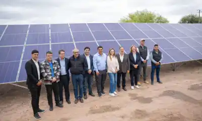Quintela inauguró un parque solar en Tama que pagará la luz de todo un departamento