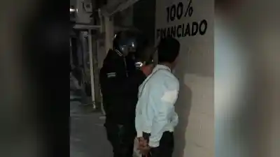 Lo pararon en pleno patrullaje en San Pedro: la media que llevaba oculta lo delató