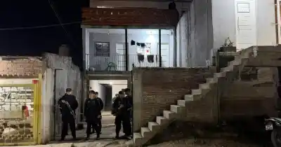 Entraron a la casa y lo que encontraron en la cama dejó helados a los policías