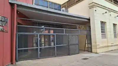 Vuelve la banda del Colegio Industrial al edificio donde nació: el reencuentro que emociona a los estudiantes de música