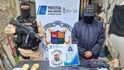 El allanamiento por el crimen de "Pato" García terminó con un hallazgo oculto en un baño en desuso