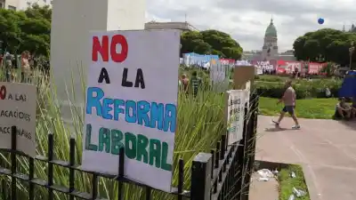 Un fallo judicial complica dos artículos clave de la Reforma Laboral y reabre el conflicto