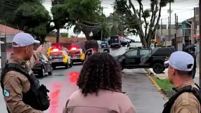 Tomó de rehenes a 13 nenes en un jardín de infantes y amenazó con prender fuego todo: el desenlace que nadie esperaba