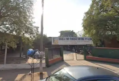 Un alumno sacó un cuchillo en clase y lo que hizo la maestra dejó a todos sin palabras
