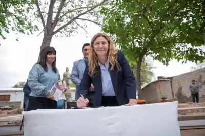Peñaloza: el Plan Angelelli sigue, pero lo que pasó en el acto por los 160 años sorprendió a todos