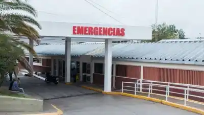 Un vecino de 69 años terminó internado tras un ataque a plena madrugada: buscan al agresor