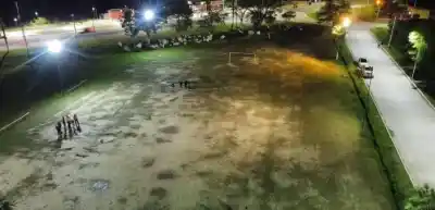 Iluminaron la cancha del Club del Barrio Varón: hasta qué hora se podrá jugar ahora