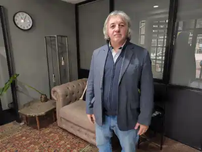 El teatro resiste sin apoyo oficial: la obra de Pavlovsky que la rompe en Rosario se despide