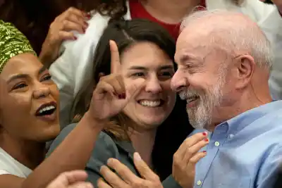 Lula redobló la apuesta con un video que complica a Flavio Bolsonaro