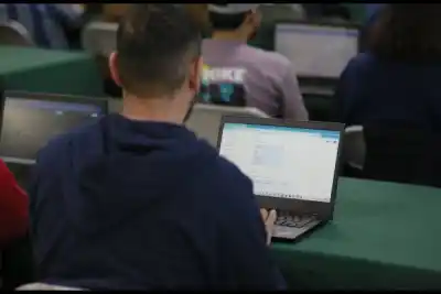 Trabajaba en la administración y le encontraron un detalle en los sueldos: la cifra que investigan