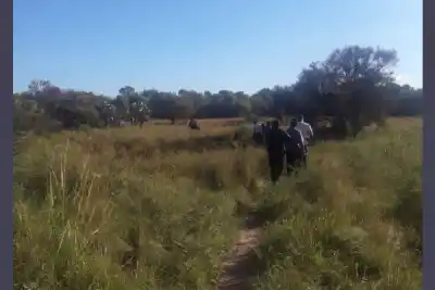 Se escapó con su novio al monte, la buscaron por horas y volvieron por un motivo inesperado