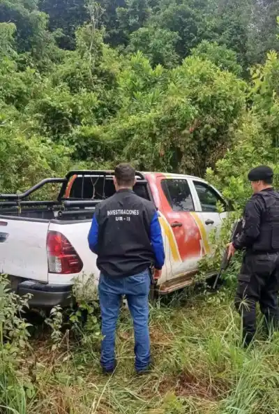 La camioneta que desapareció del aeródromo correntino apareció en Oberá, pero nadie sabe cómo llegó