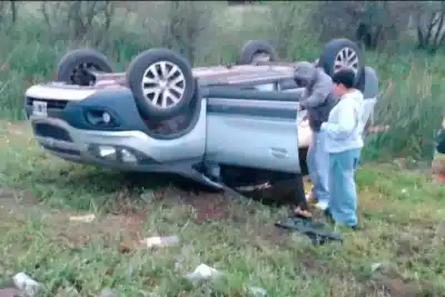 Volcó con su familia en la Ruta 12 y lo que hicieron los otros conductores sorprendió