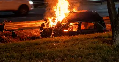 Manejaba por el Acceso Sur y las cámaras captaron lo que pasó antes del incendio