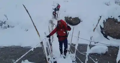 Se perdió en la alta montaña de Mendoza, una caída lo dejó sin parte de su equipo y un llamado de Bomberos cambió la historia