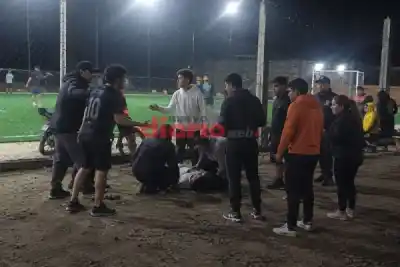Iban perdiendo un partido de barrio y la reacción terminó con un chico de 16 apuñalado