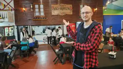 Viajó 12.000 kilómetros desde Hungría y en Jardín América encontró algo que no esperaba