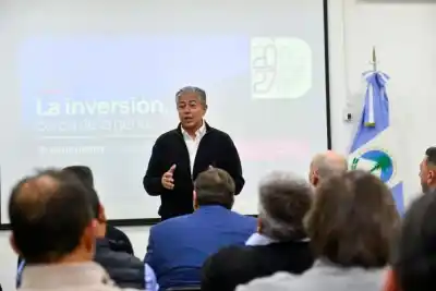 Figueroa anunció un servicio que conectará Chos Malal con San Rafael: la fecha que confirmó