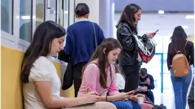 Trabajan todos los días, pero el 65% no hace aportes: la letra chica del empleo joven en Santa Fe