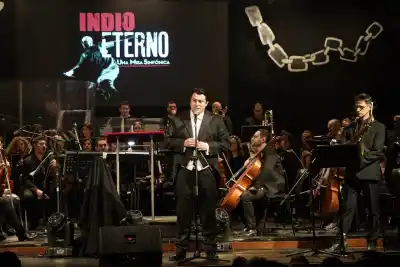 El Indio Solari suena en versión sinfónica en Avellaneda: el Roma cumple 122 años y agotó dos noches