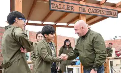 Puerto Madryn: Sastre recorrió la EduPesca y los estudiantes le mostraron lo que construyen