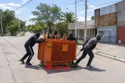 Dejaron el transformador en la vereda para organizarse: cuando volvieron, la calle estaba vacía