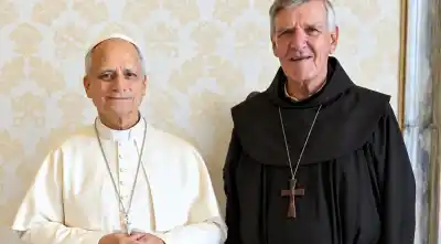 El gesto del obispo de Orán que el papa León XIV recibió en mano