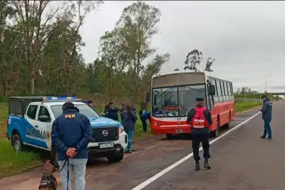 22 colectivos con cuadrillas de cosecha bajo la lupa: el operativo en la Autovía Artigas dejó dos trasladados