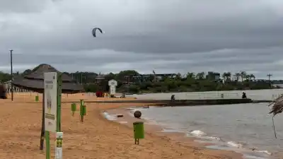 El río Paraná avanza sobre las playas de Corrientes y la Municipalidad tomó una drástica decisión