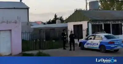 Se jugó el sueldo en el casino, discutió con su pareja y terminó en el techo de un tanque de agua