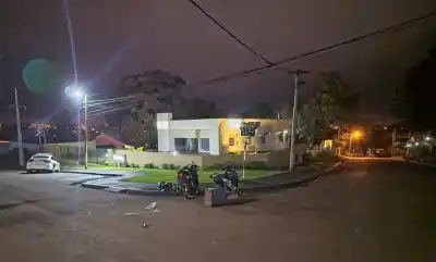 Tres choques en seis horas y media: dos motociclistas pelean por su vida en Misiones