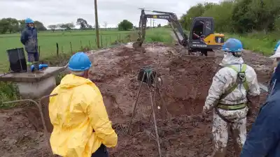 Santo Tomé sigue sin agua: la retroexcavadora que trabaja en Sauce Viejo y la hora clave de este sábado