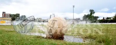 La lluvia se metió en la cancha y frenó seis partidos de la Liga Posadeña