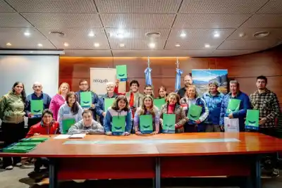 Esperaron 25 años por un papel que les cambia la vida en Centenario