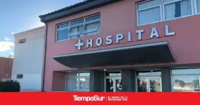 Chocaron en Caleta Olivia: dos personas quedaron tendidas en el asfalto y una terminó con fracturas
