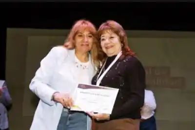 Una maestra santiagueña se metió entre las 200 mejores del país y se llevó un premio en Mar del Plata