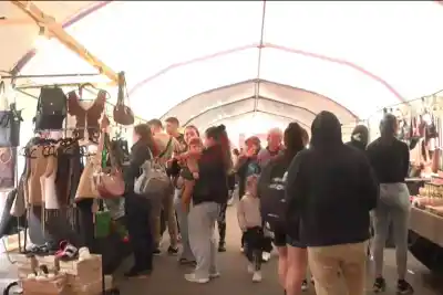 Fin de semana largo en Paraná: la feria que se metió en la Costanera y sorprende con precios y regalos