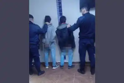 Entraron a un comercio de calle Independencia: la empleada vio algo y los terminó delatando