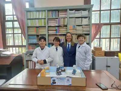 Crearon un robot que asiste a los abuelos y ahora necesitan ayuda para llegar a la final